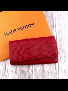 AUTHENTIC Louis Vuitton keycase. Previously owned. Color: Castilian red.